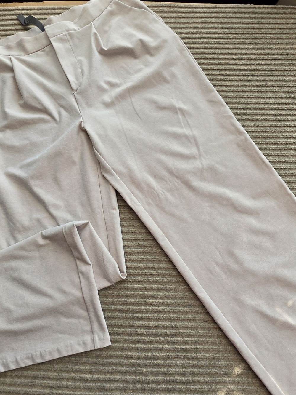 Vuori Elevation Trouser Dreamknit Pleated Pants Oatmeal Cream XL 32x30